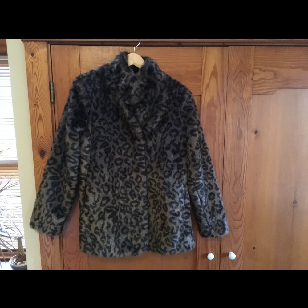 Garnett Hill leopard print coat